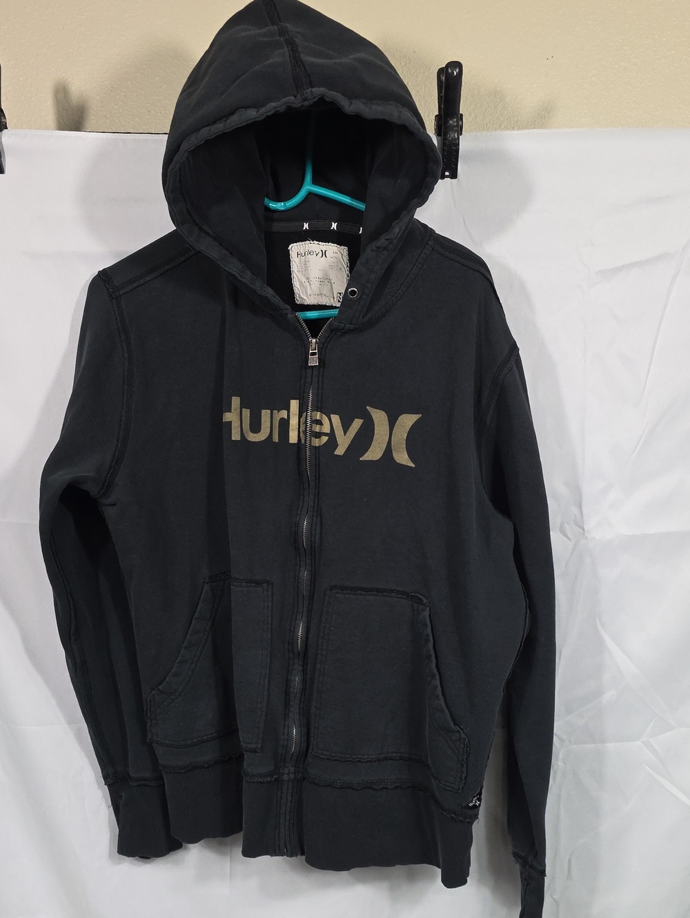 Hurley Black Zip Up Hoodie w/ Gold Logo Mens XL (M93)
